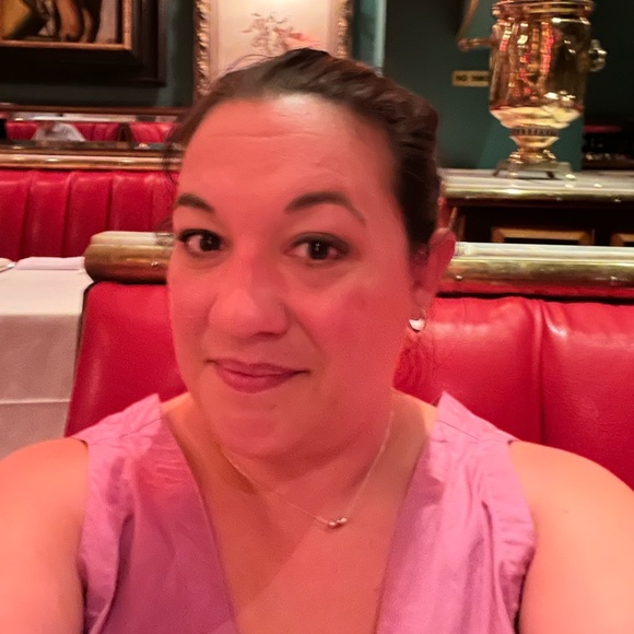 Meet your Posher, Amanda - Picture 2 of 3